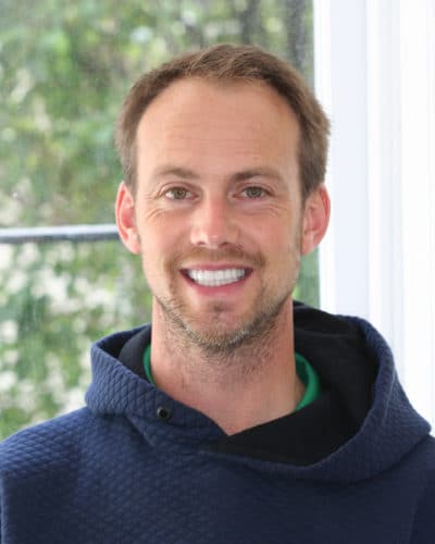 Porcelain Veneers to whiten and straighten teeth